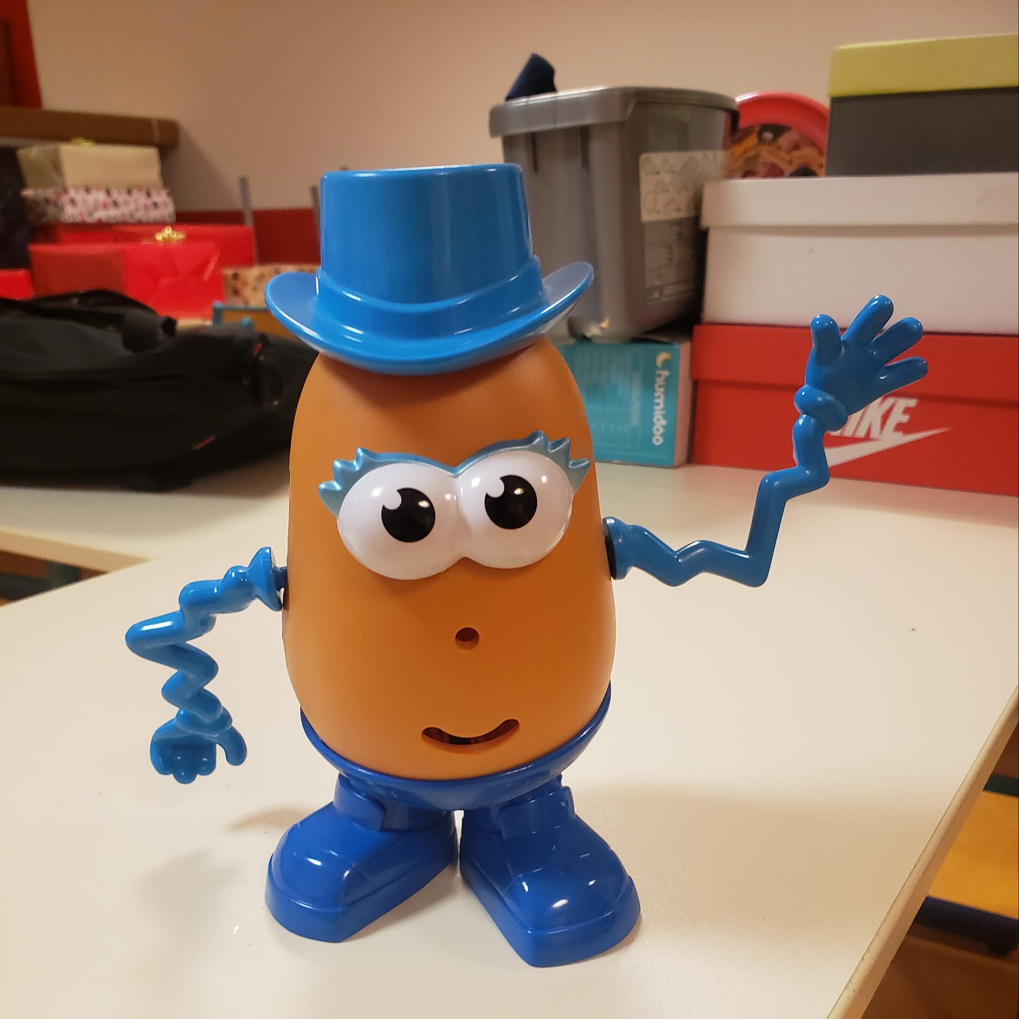 Distribution de jouets à l'unité locale du Grand Troyes en janvier