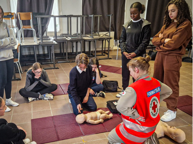 Les gestes qui sauvent avec la gendarmerie