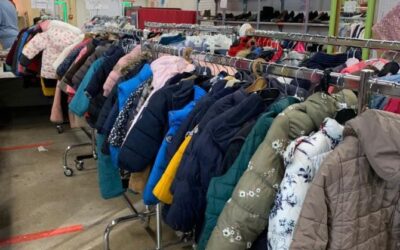 Vente de manteaux à la vestiboutique de L’Unité Locale du Grand Troyes