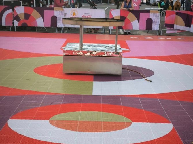 Arrivée de la flamme olympique au Cube