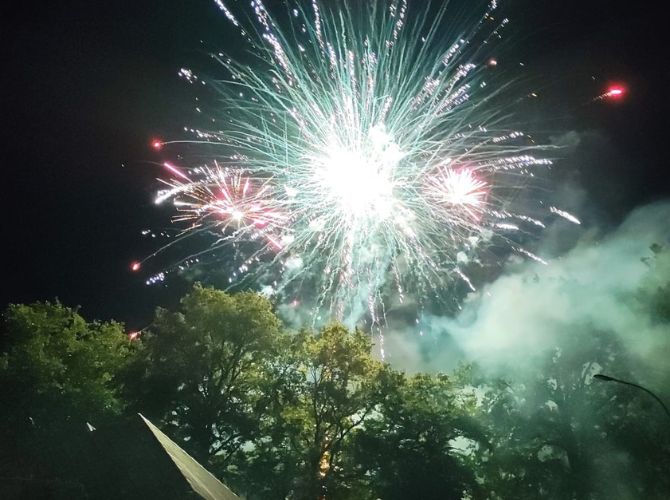 Feu d’artifice à Saint-Julien-les-Villas